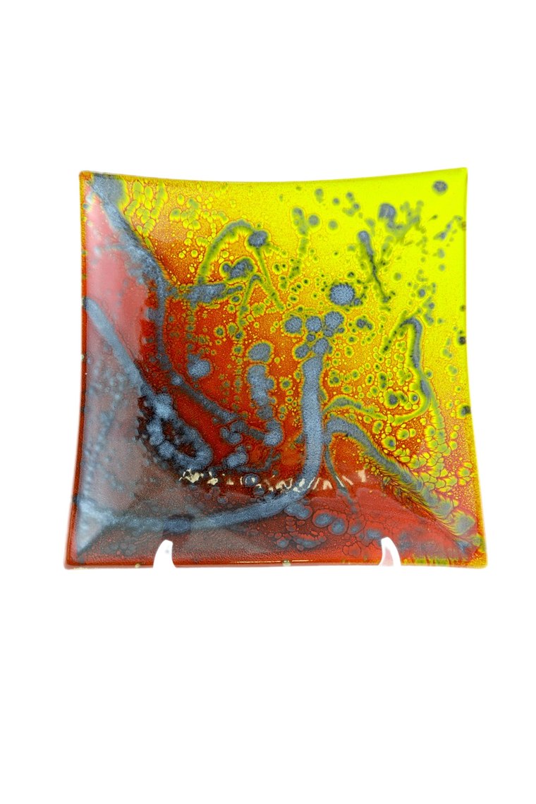 Vassoio quadrato in ceramica colorata con smalti rosso e giallo